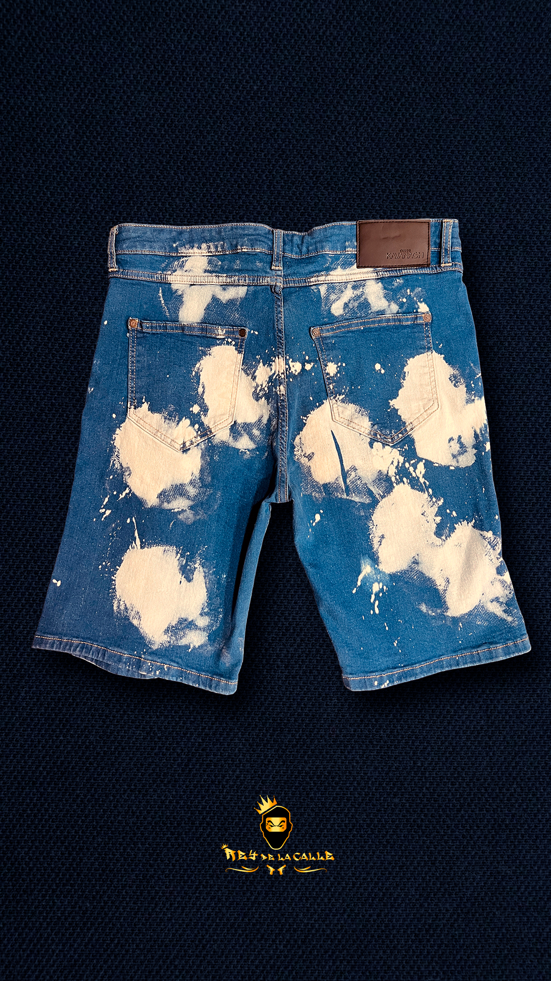 Pantalones Cortos Vaqueros Azules con Lavado de Lejía, Rotos y Doble Cadena Dorada GIANNI KAVANAGH