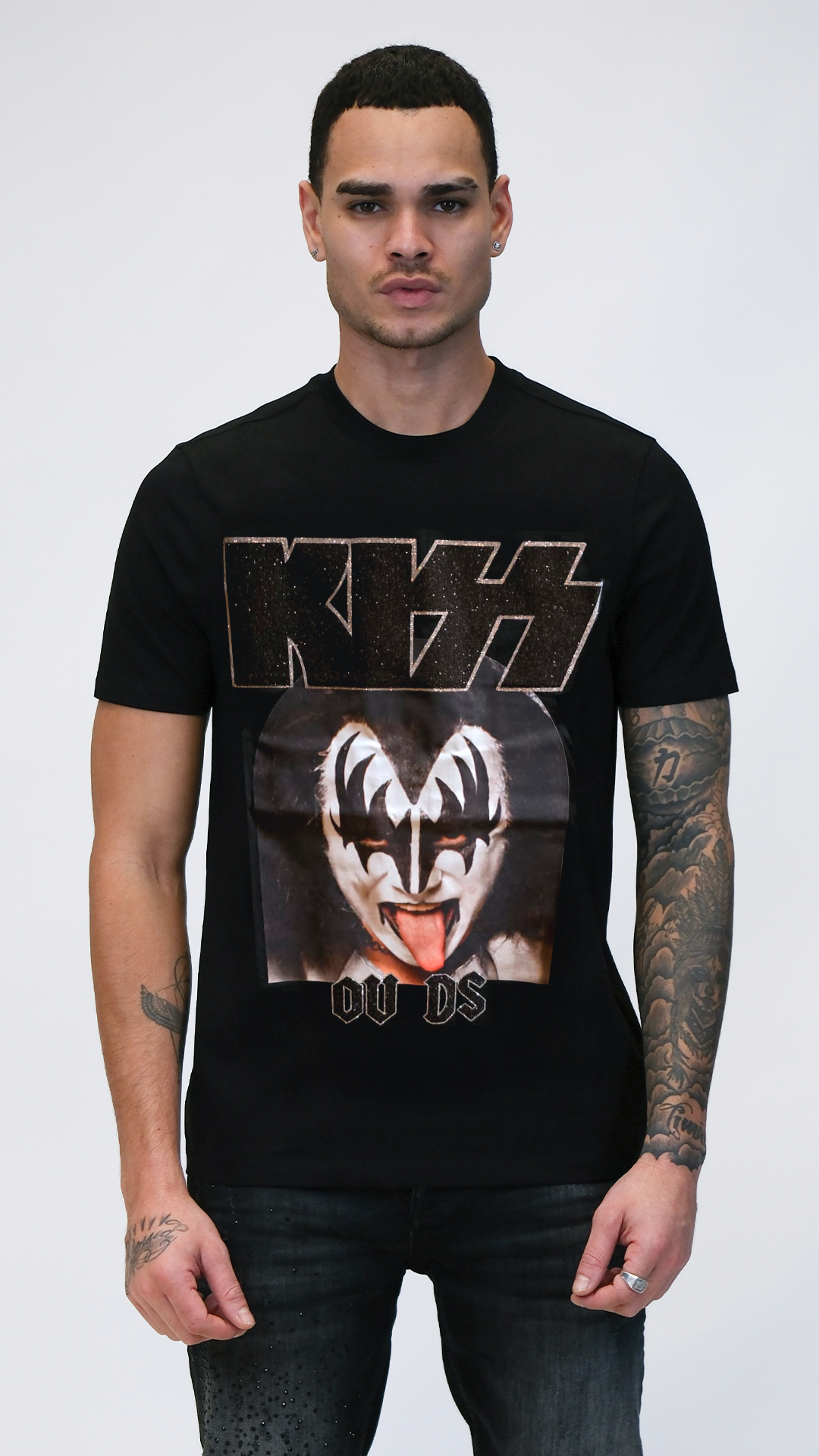 Camiseta Negra KISS con Gráfico de Gene Simmons The Demon y Lengua Fuera