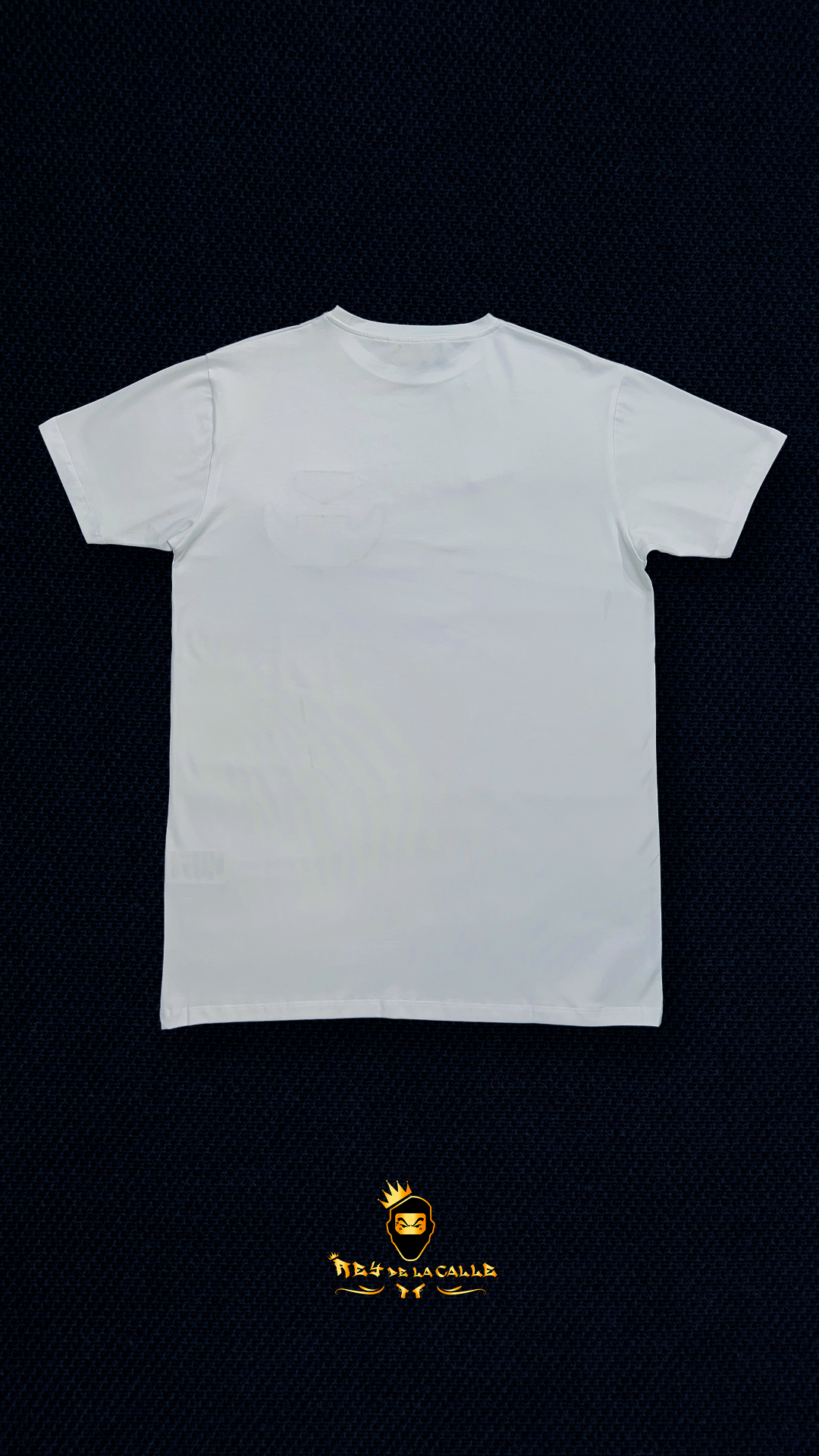 Camiseta de Hombre Blanca con Parche 'K' Alada y Logo 'King of the Street'