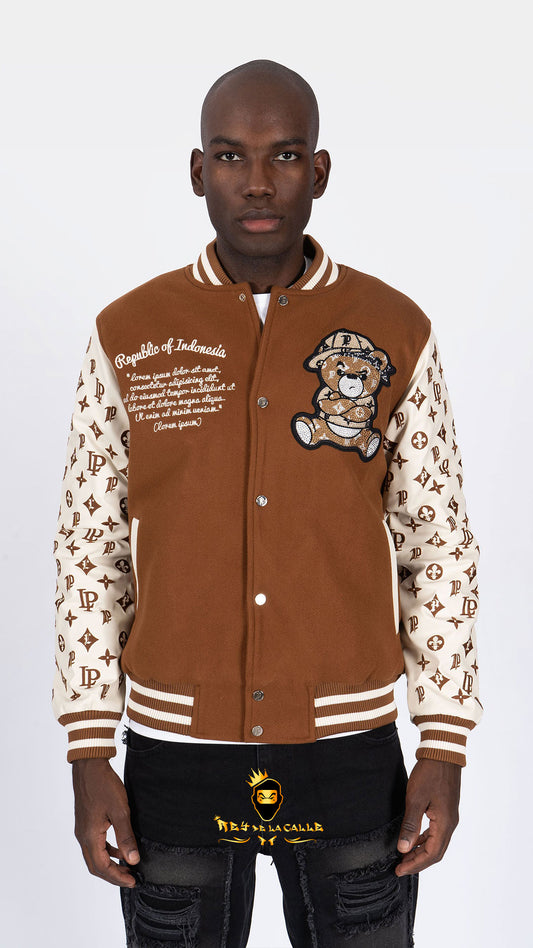 CHAQUETA COLLEGE OSITO BEIGE Y MARRON Rey De La Calle