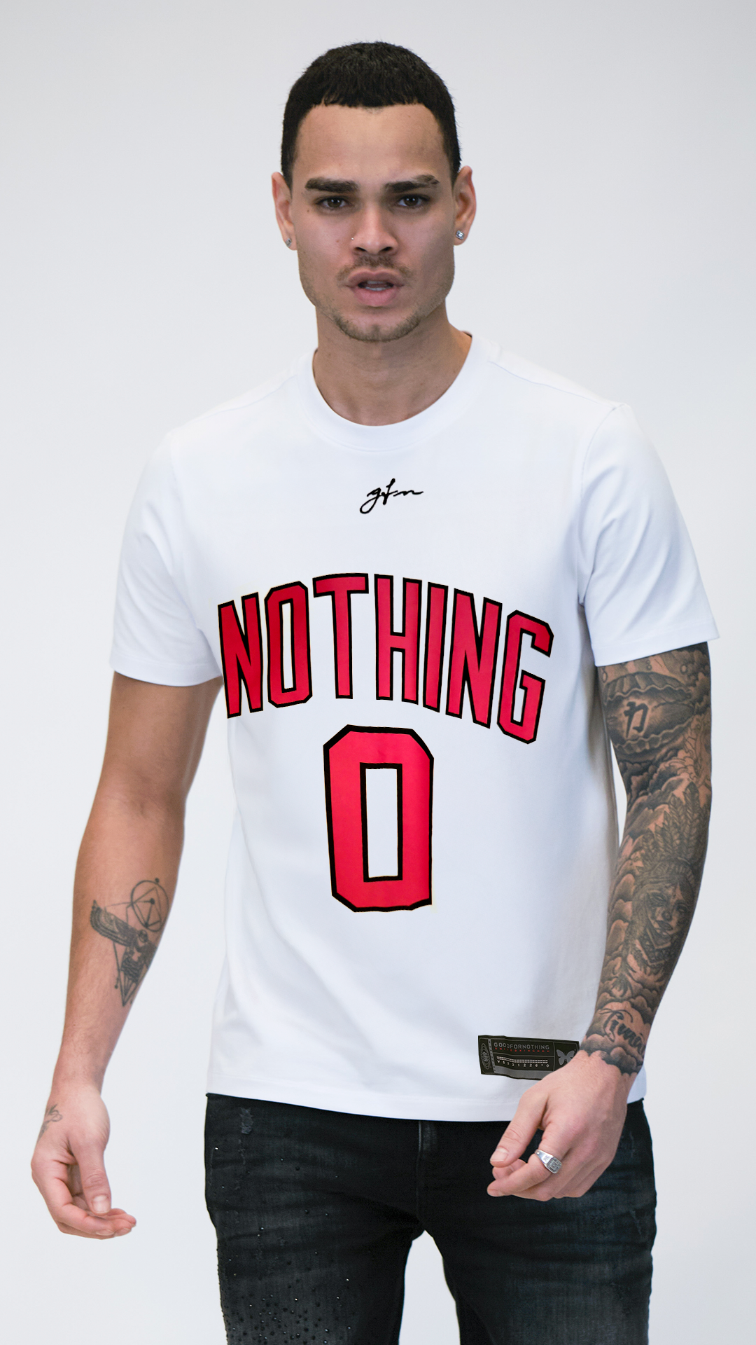 Camiseta Blanca GFN con Gráfico NOTHING 0 en Rojo y Negro