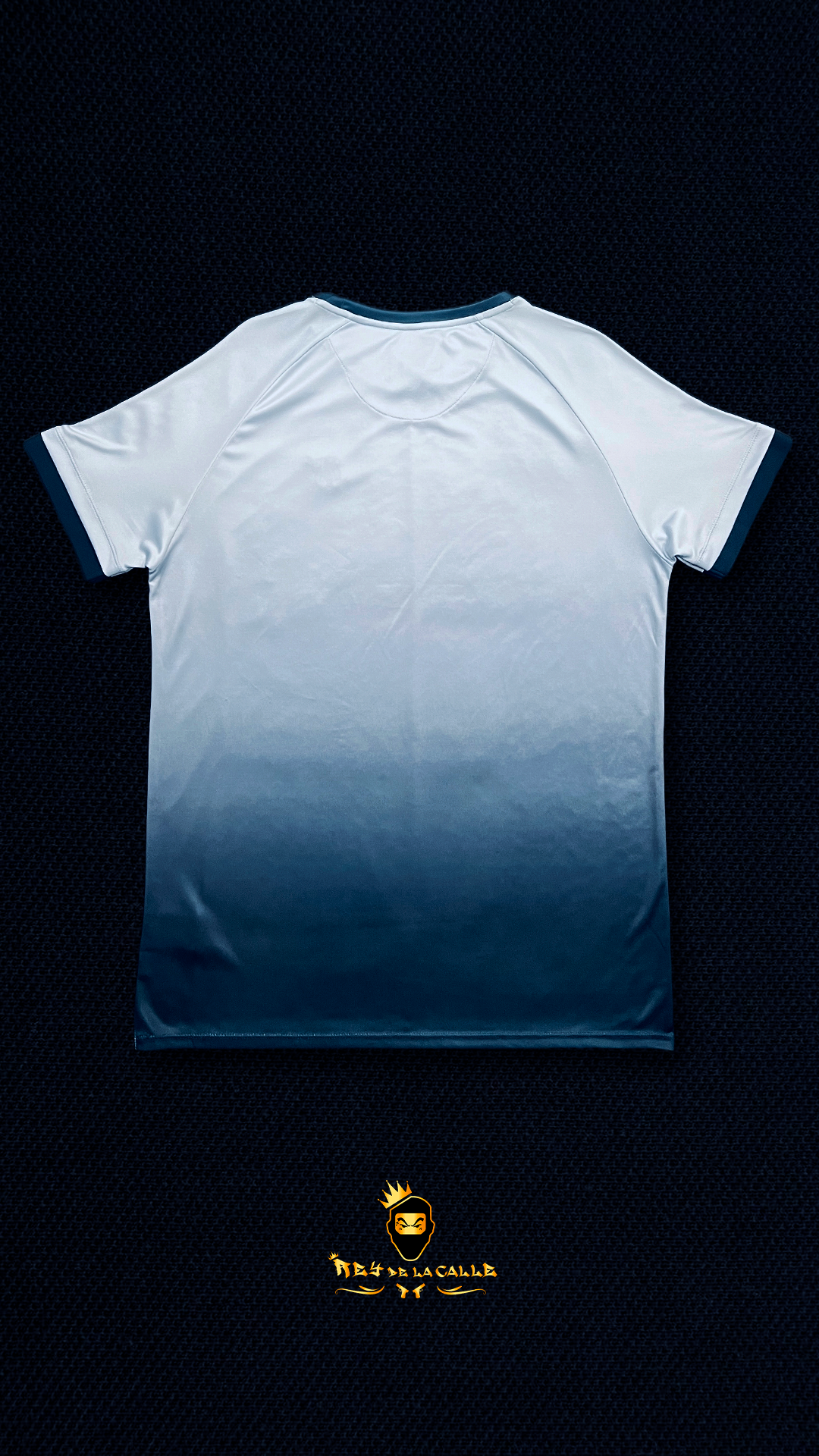 Camiseta Blanca y Azul Siksilk degradé Rey De La Calle