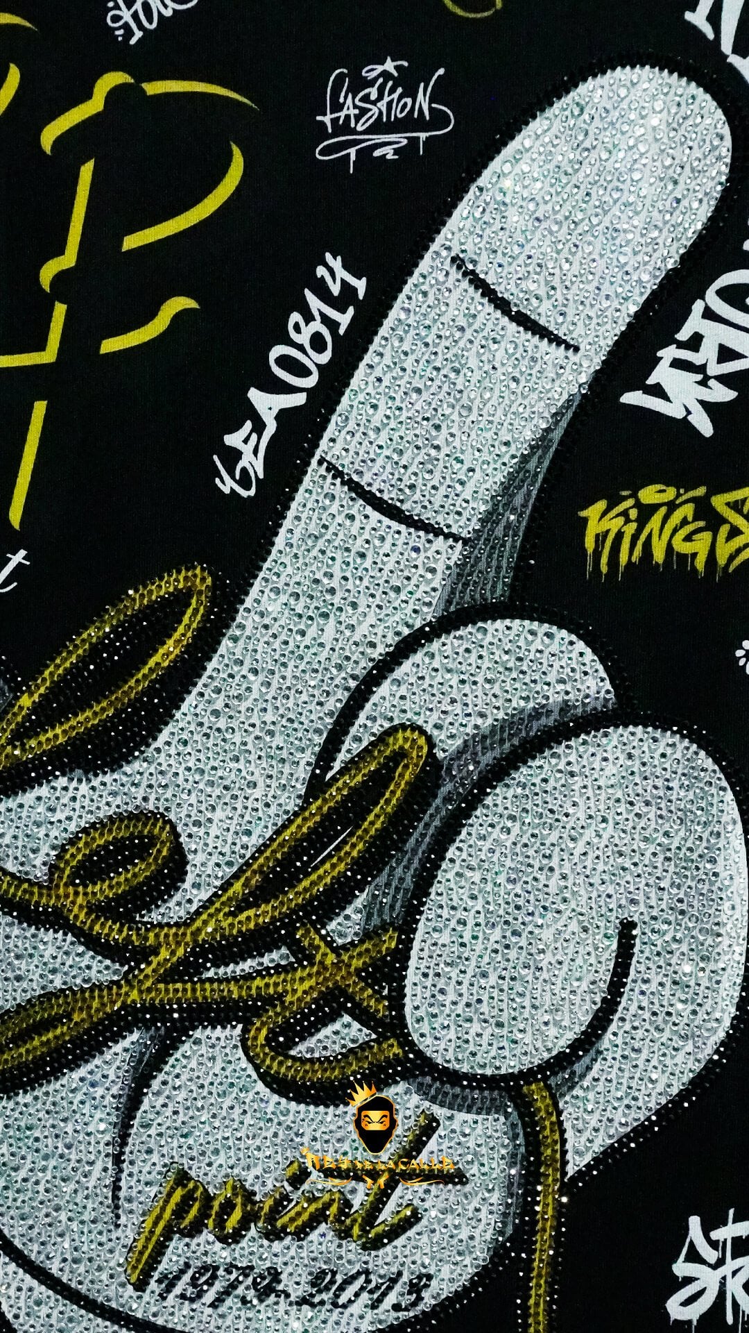 Camiseta Left Point Negra Pedrería Brillante Dedo Apuntando - Rey De La Calle