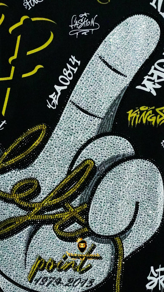 Camiseta Left Point Negra Pedrería Brillante Dedo Apuntando - Rey De La Calle