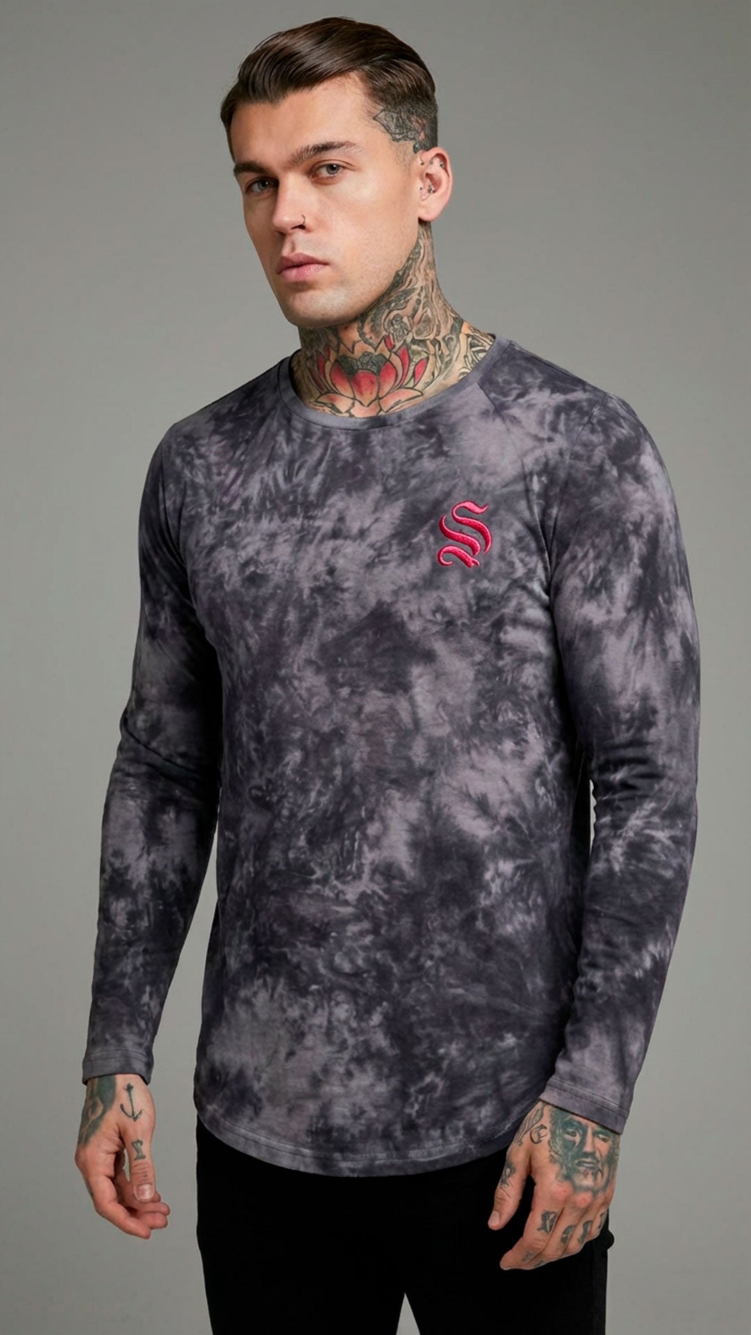 Camiseta Manga Larga SikSilk Tie-Dye Gris con Logotipo Rosa – En Oferta
