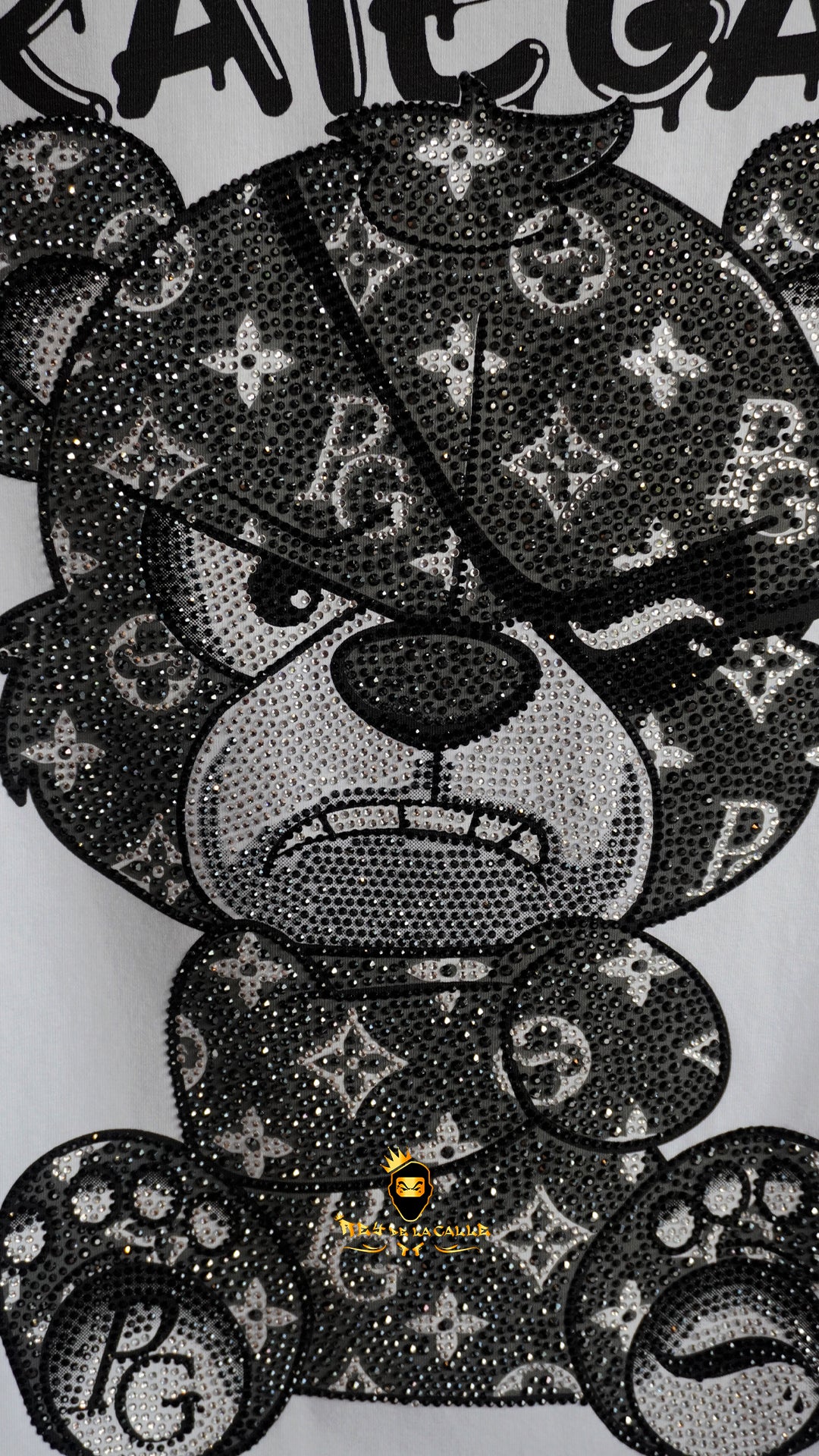 Camiseta Slim Fit Pirate Gang París Blanca Pedrería Brillante Oso Negro - Rey De La Calle