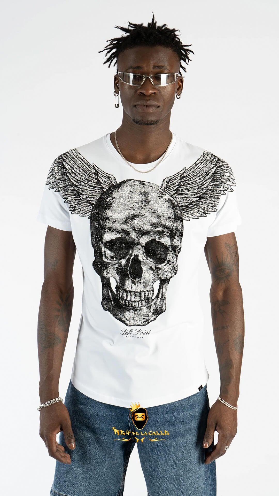 Camiseta Left Point Blanca Pedrería Brillante Calavera Con Alas Plateada - Rey De La Calle