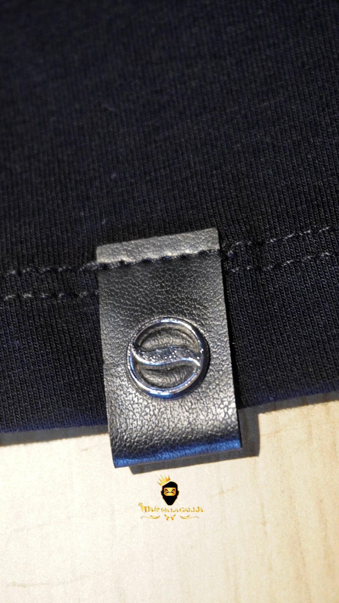 Camiseta Slim Fit Pirate Gang París Negra Pedrería Brillante Campeon - Rey De La Calle