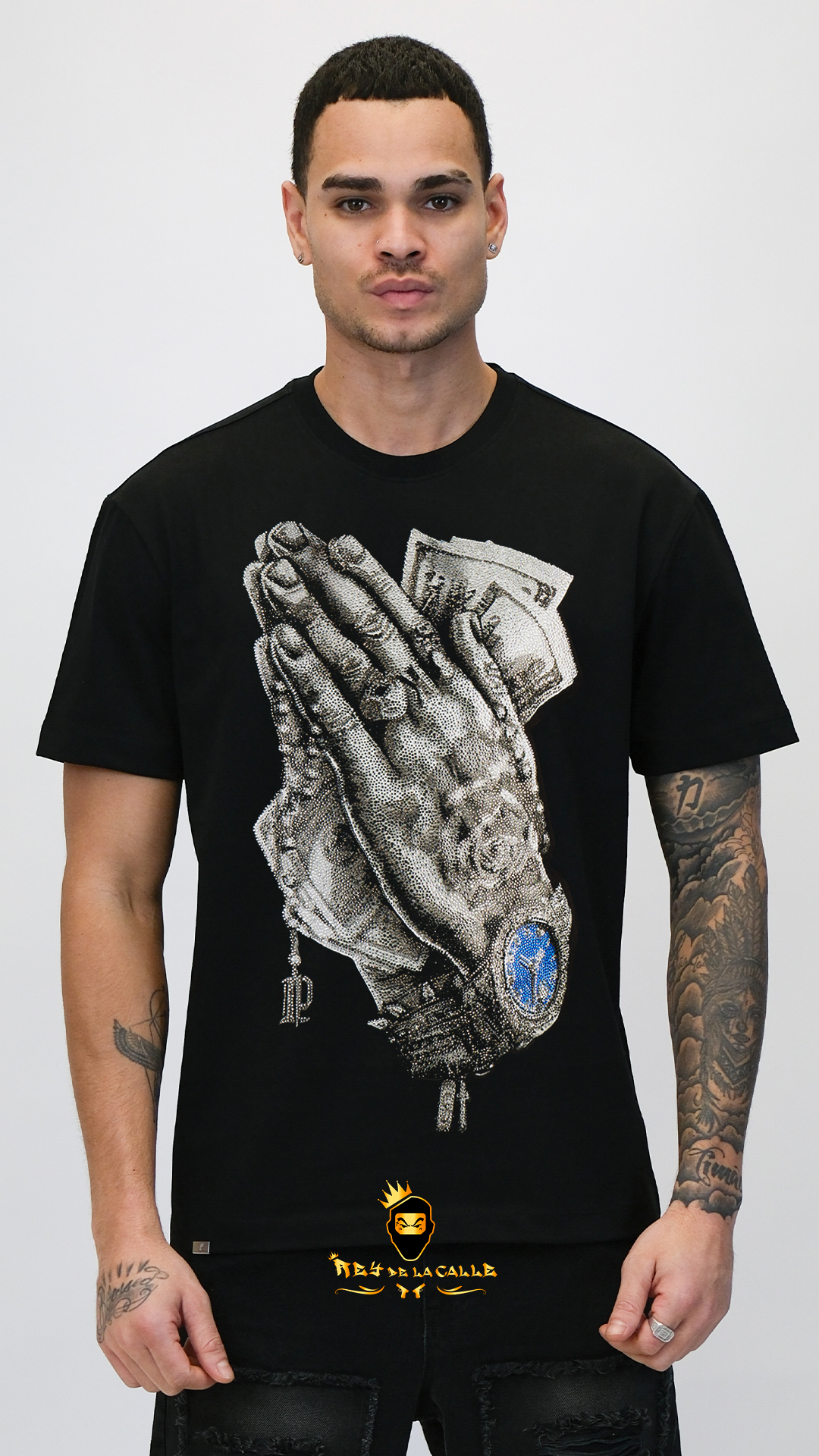 Camiseta Left Point Negra Pedreria Brillante Manos Orando - Rey De La Calle