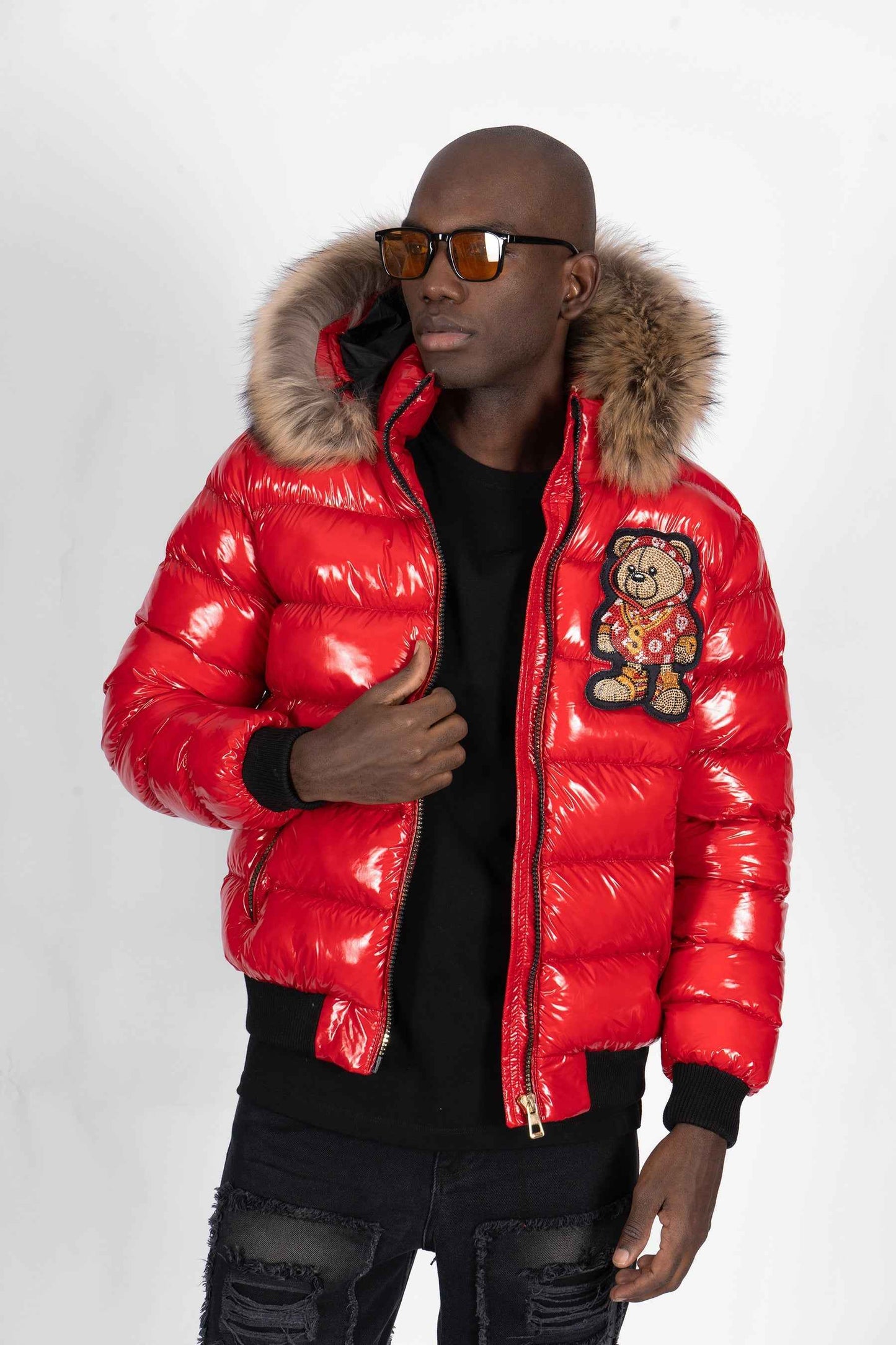 Chaqueta Roja con Capucha de Pelo y Parche de Osito Gánster