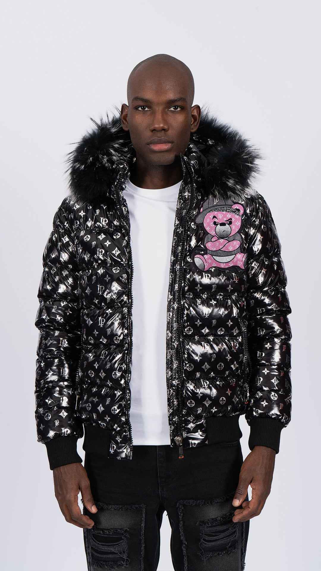 Chaqueta Plumífero Negro Monograma con Capucha de Pelo y Diseño de Osito Gánster Rosa
