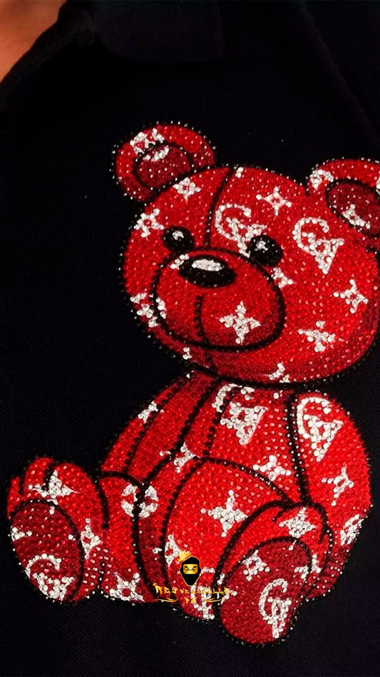 Camiseta Avenue George V París Negra Pedrería Brillante Oso rojoFor the Culture Rey De La Calle
