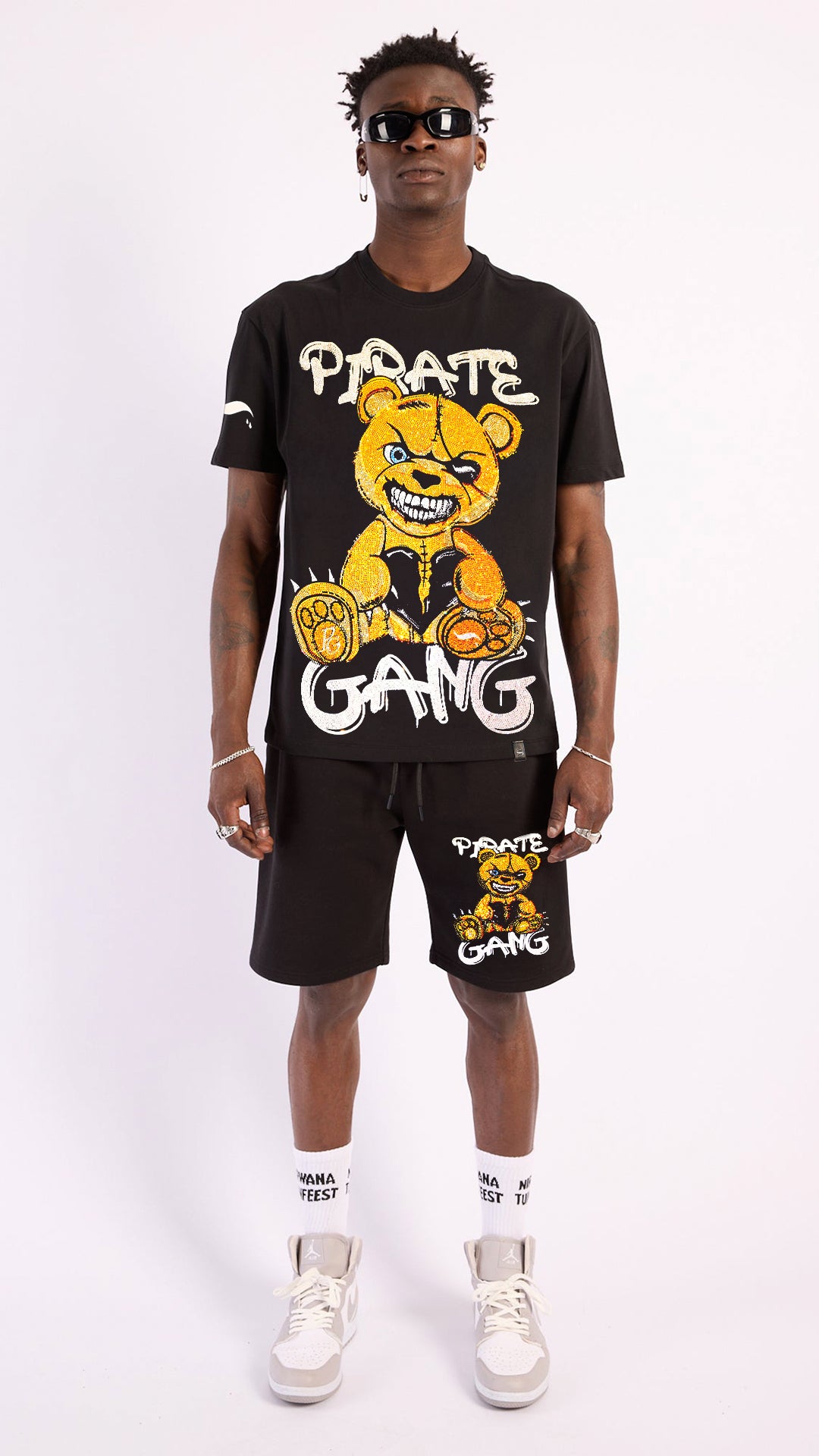 Camiseta y Short Pirate Gang con Oso de Pedrería Brillante Rey De La Calle