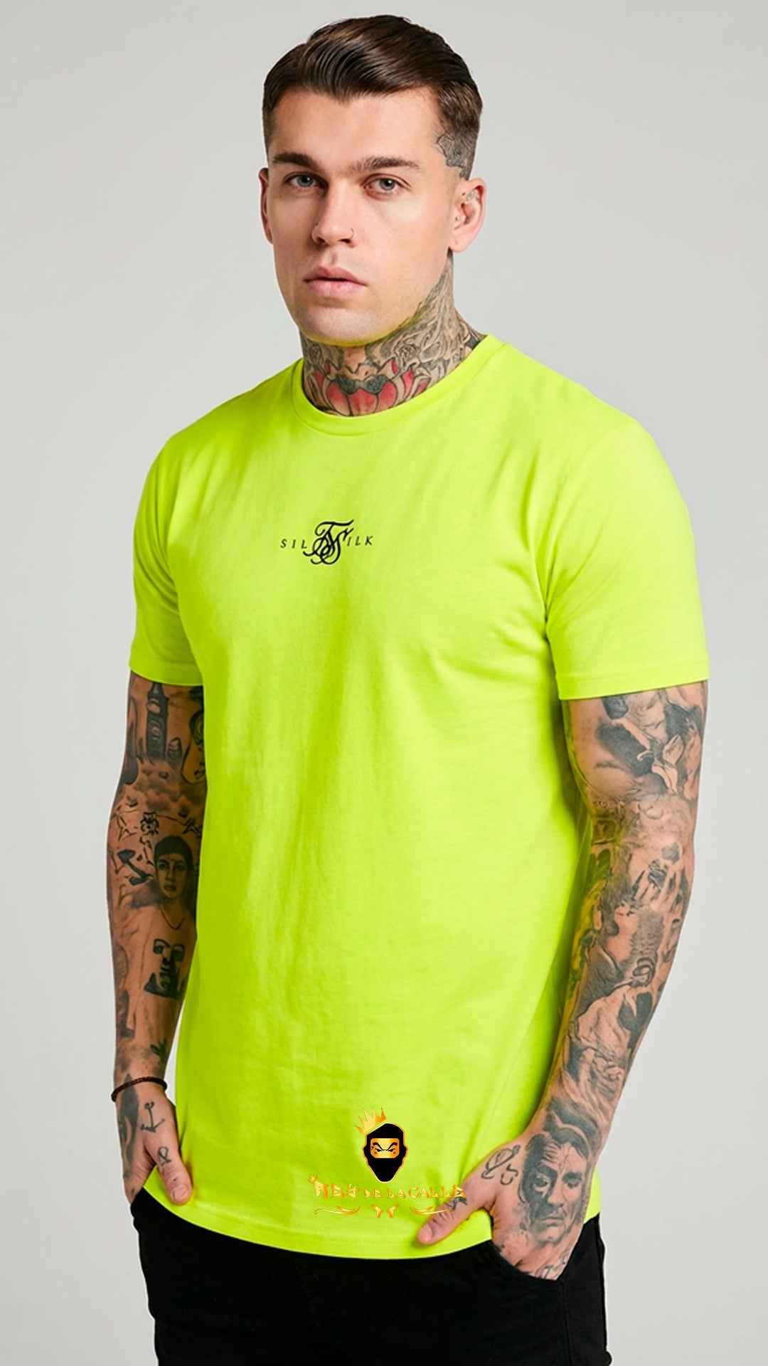 Camiseta SikSilk Verde Neón con Logo Bordado Central en Negro