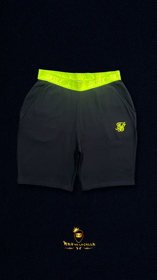 Pantalones Cortos Deportivos Negros SikSilk con Cintura Elástica Verde Neón y Logo Bordado