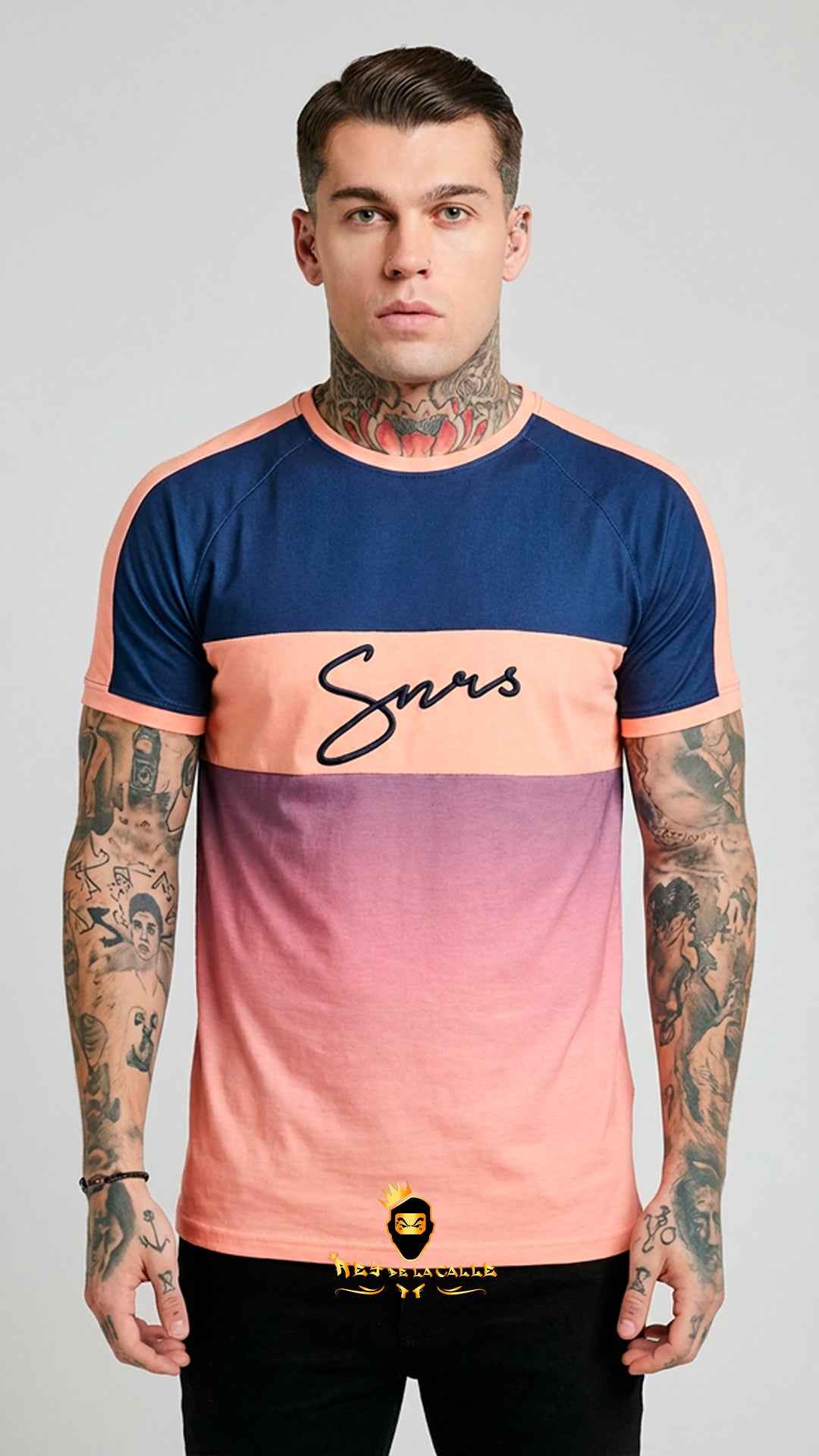 Camiseta de Hombre Tricolor en Azul Marino y Coral con Degradado y Logo Snrs