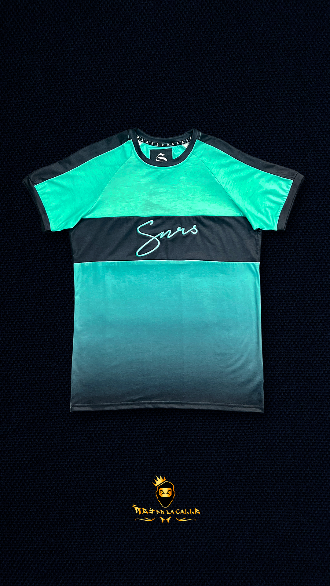Camiseta de Hombre Tricolor Verde Agua, Negro y Blanco con Logo Bordado Central