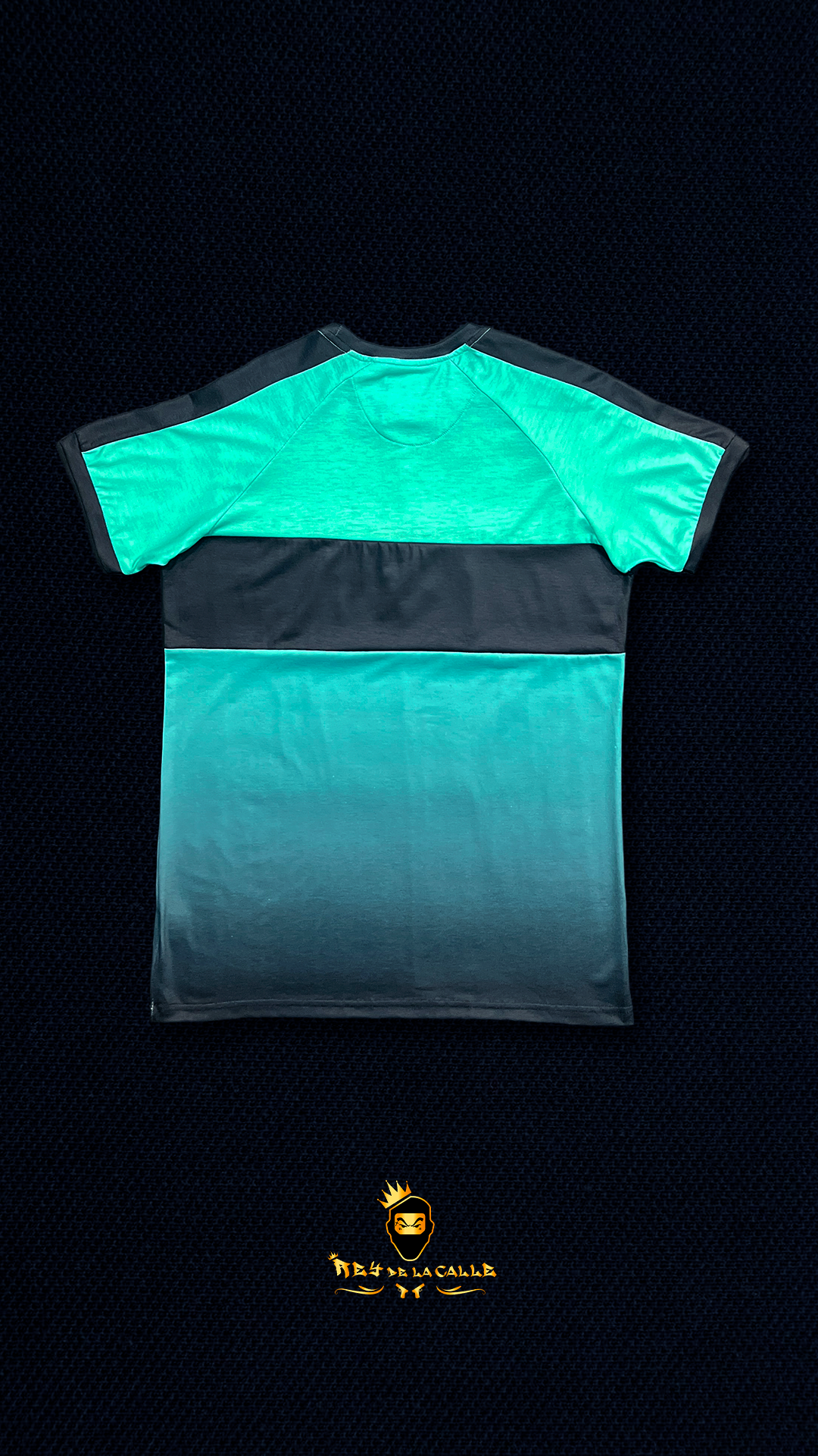 Camiseta de Hombre Tricolor Verde Agua, Negro y Blanco con Logo Bordado Central