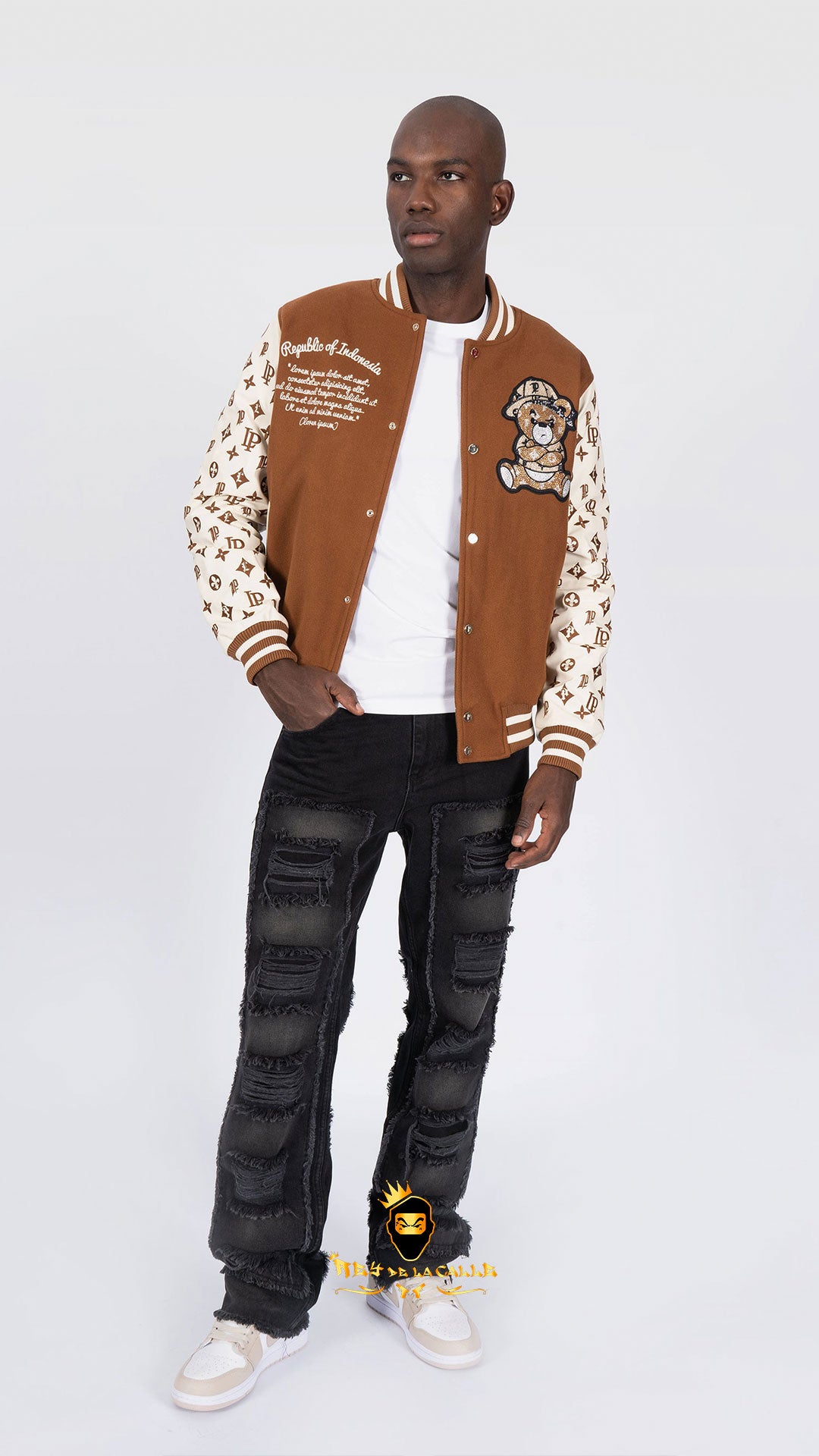 CHAQUETA COLLEGE OSITO BEIGE Y MARRON Rey De La Calle