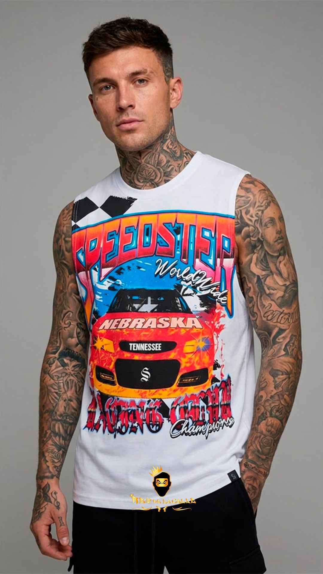 Camiseta sin Mangas Blanca Speedster con Gráfico de Coche de Carreras y Llamas