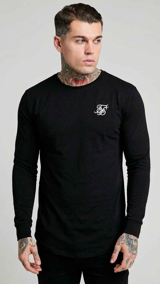 Camiseta Manga Larga Negra SikSilk con Logotipo Gótico – En Oferta