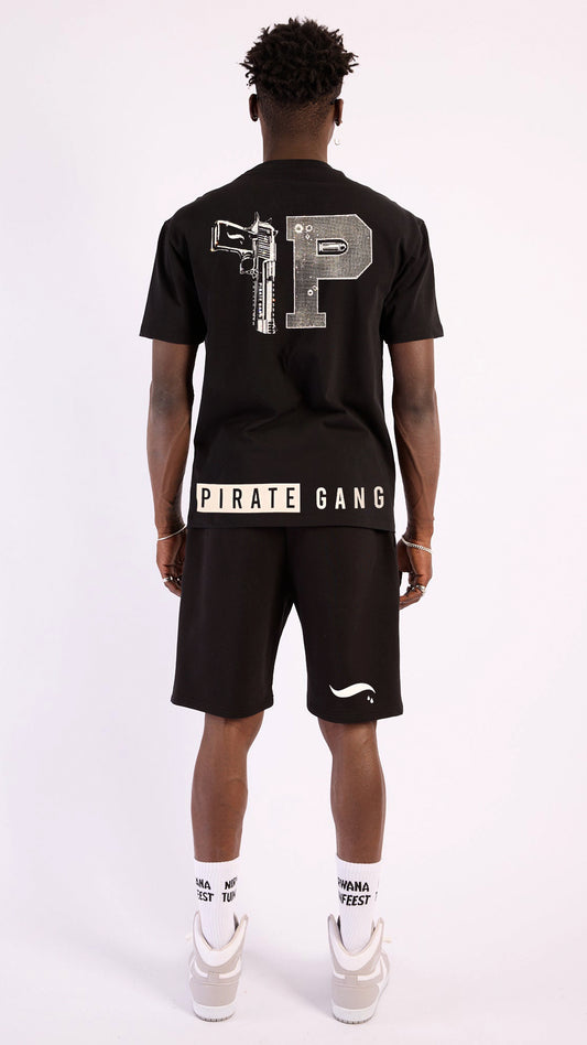 Camiseta "Pirate Gang" con Pistola y Logotipo en Pedrería - Conjunto Urbano de Lujo Rey De La Calle