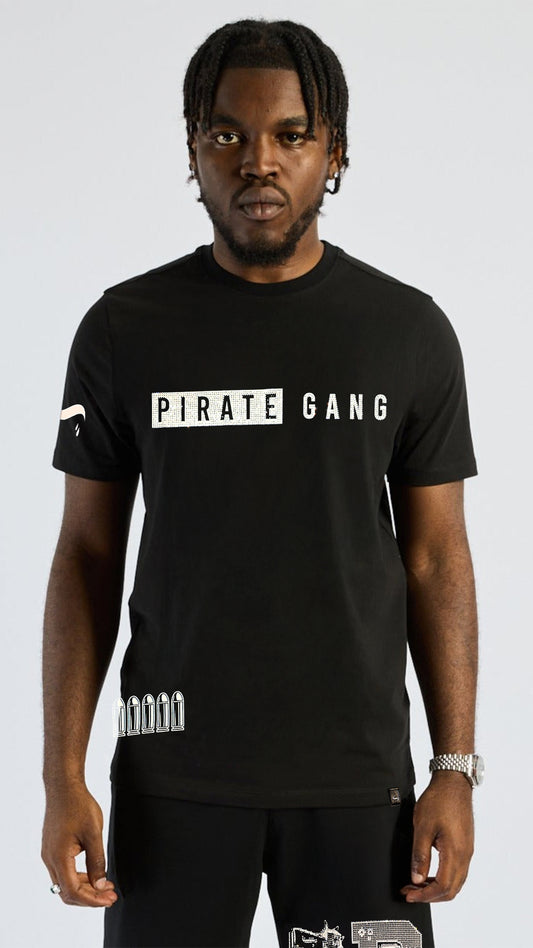 Camiseta "Pirate Gang" con Pistola y Logotipo en Pedrería - Conjunto Urbano de Lujo Rey De La Calle