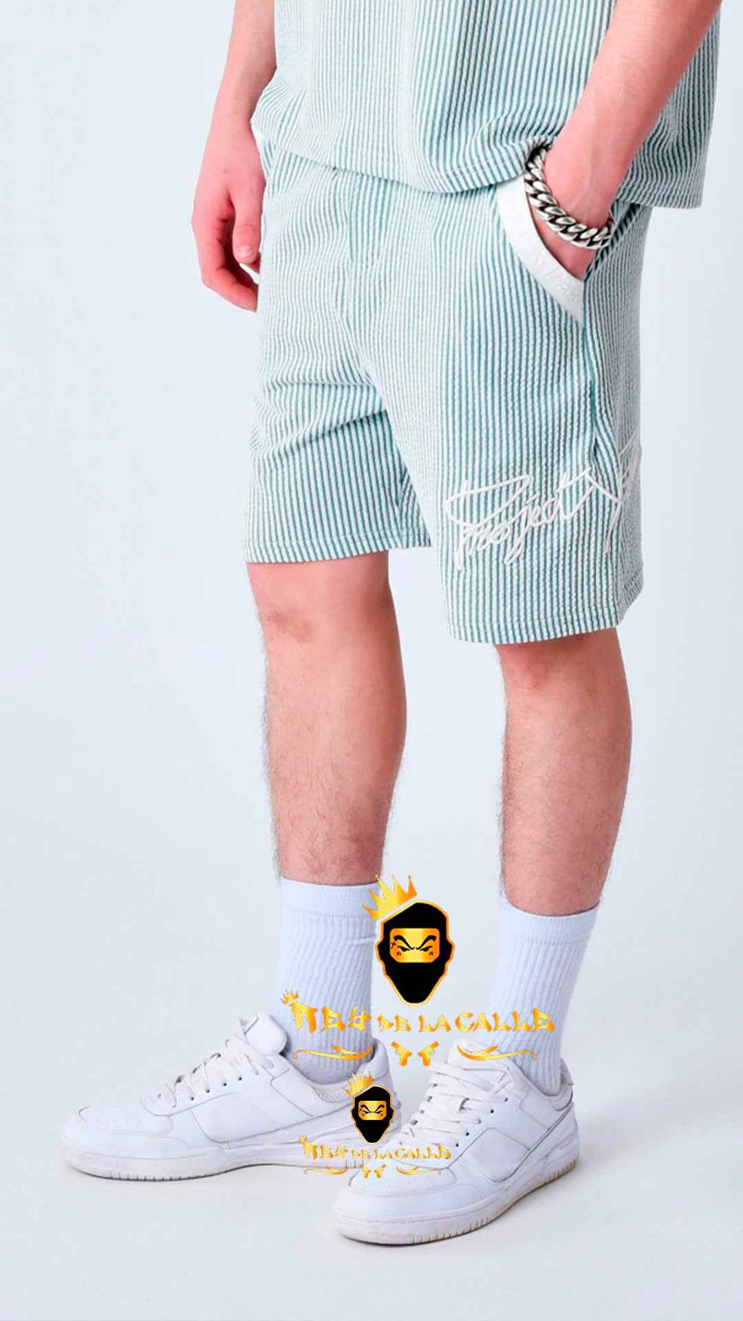 Pantalón Corto de Punto con Rayas Verdes y Blancas con Logo Bordado y Ribetes en Contraste