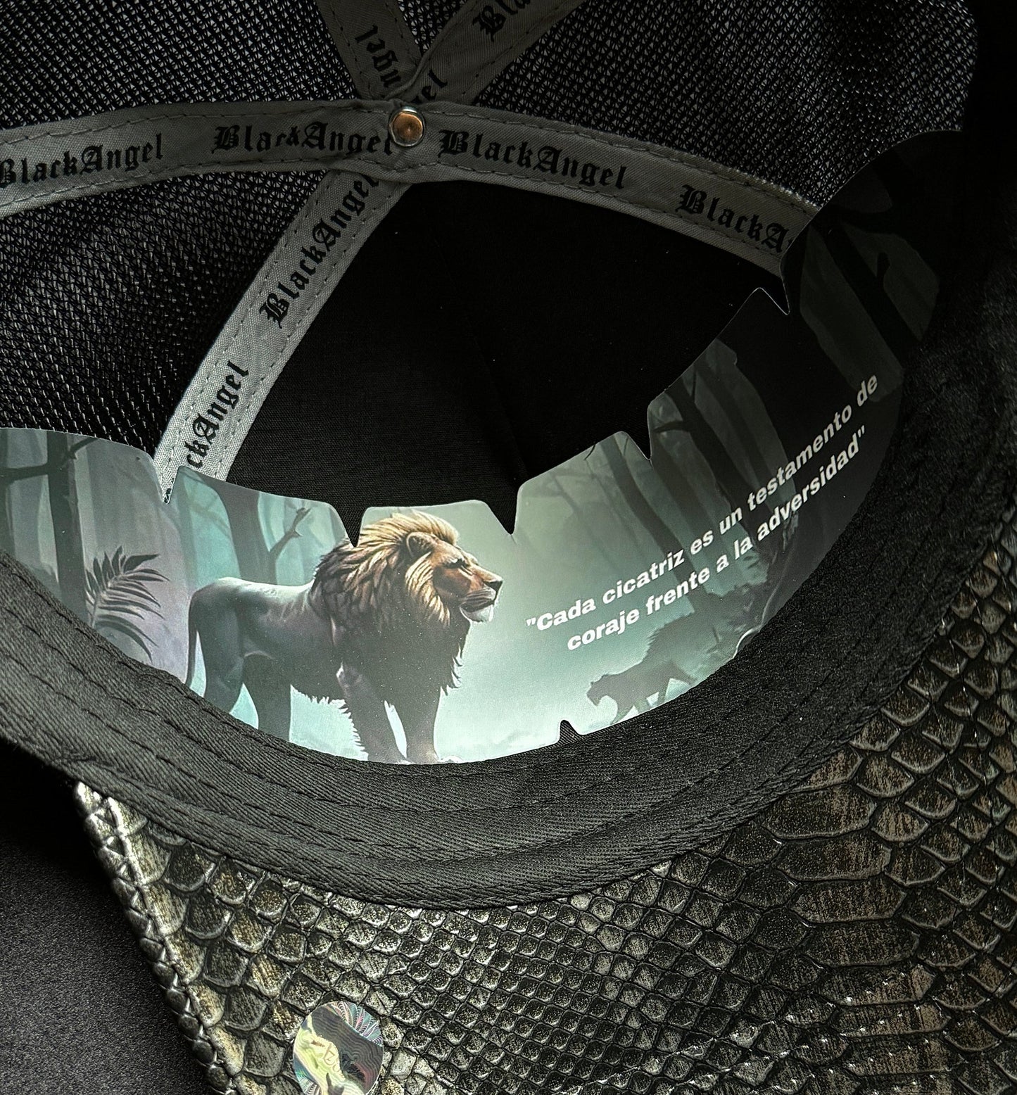 Gorra Black Angel Piel de Serpiente Jungla - Rey De La Calle