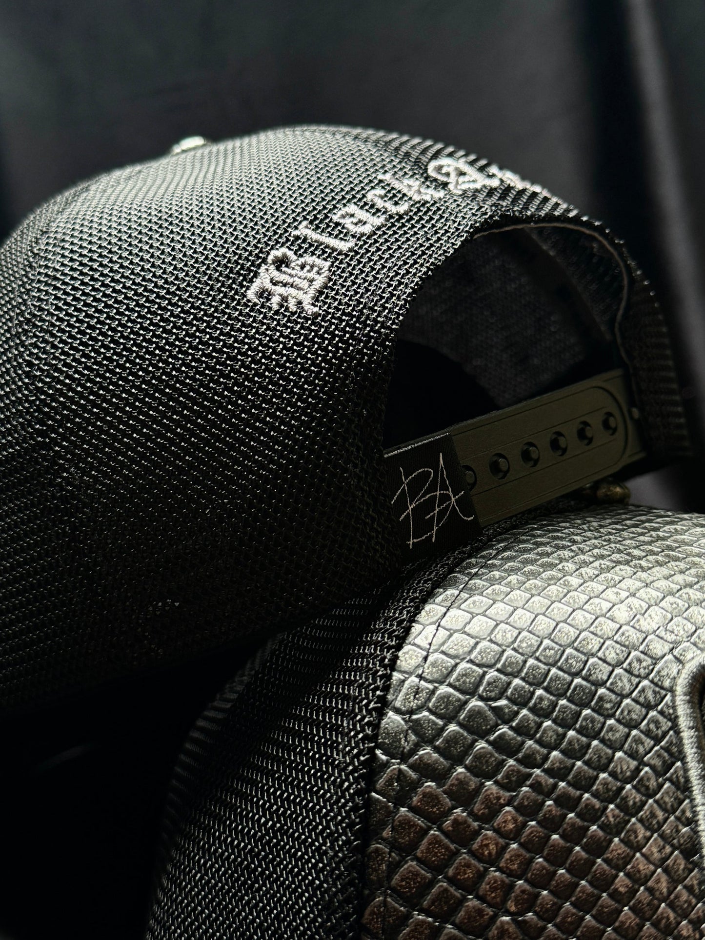 Gorra Black Angel Piel de Serpiente Jungla - Rey De La Calle