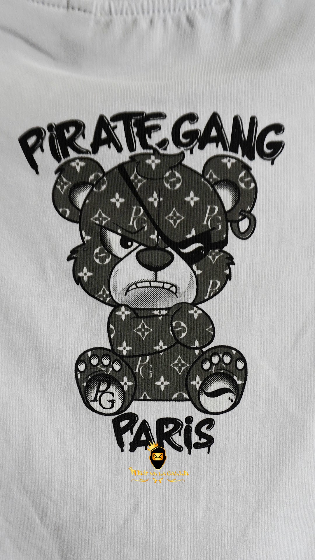Camiseta Slim Fit Pirate Gang París Blanca Pedrería Brillante Oso Negro