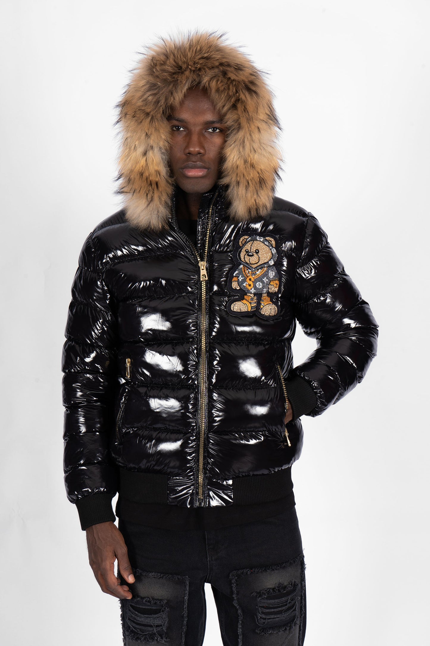 Chaqueta Plumífero Negro con Capucha de Pelo y Diseño de Osito Gánster Monograma Gris