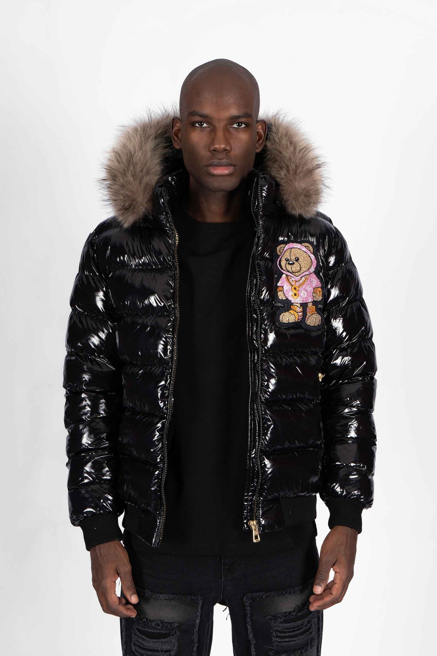 Chaqueta Plumífero Negro con Capucha de Pelo y Diseño de Osito Gánster Rosa