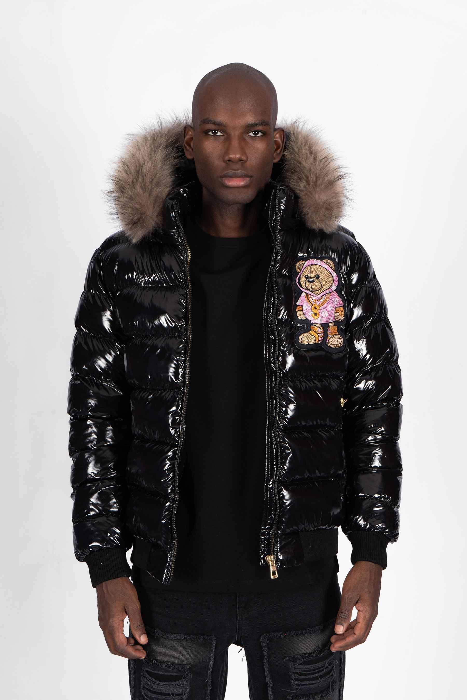 Chaqueta Plumífero Negro con Capucha de Pelo y Diseño de Osito Gánster Rosa