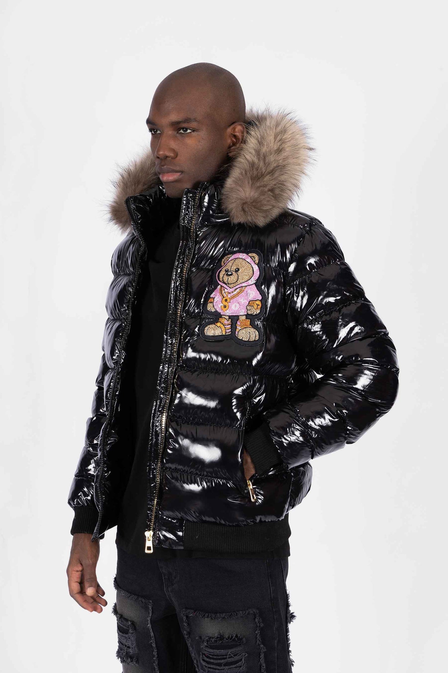 Chaqueta Plumífero Negro con Capucha de Pelo y Diseño de Osito Gánster Rosa