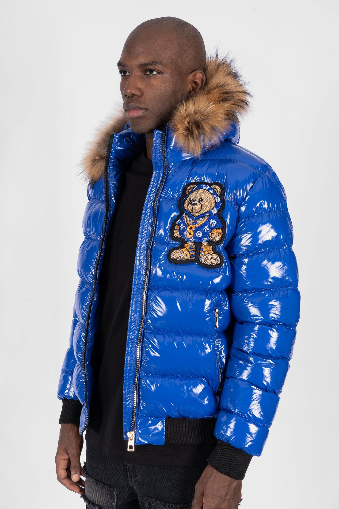 Chaqueta Plumífero Azul Eléctrico con Capucha de Pelo y Diseño de Osito Gánster