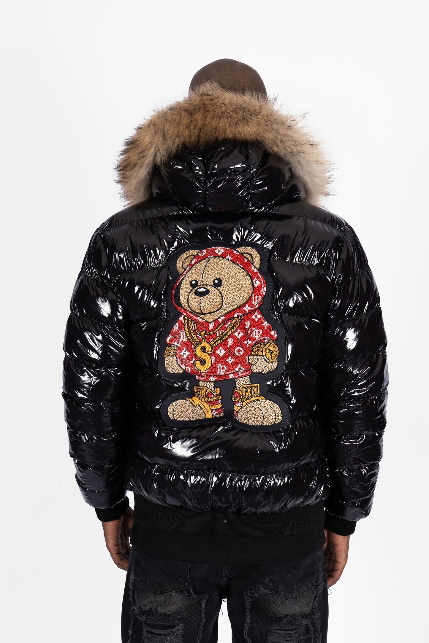 Chaqueta Plumífero Negro con Capucha de Pelo y Diseño de Osito Gánster Rojo