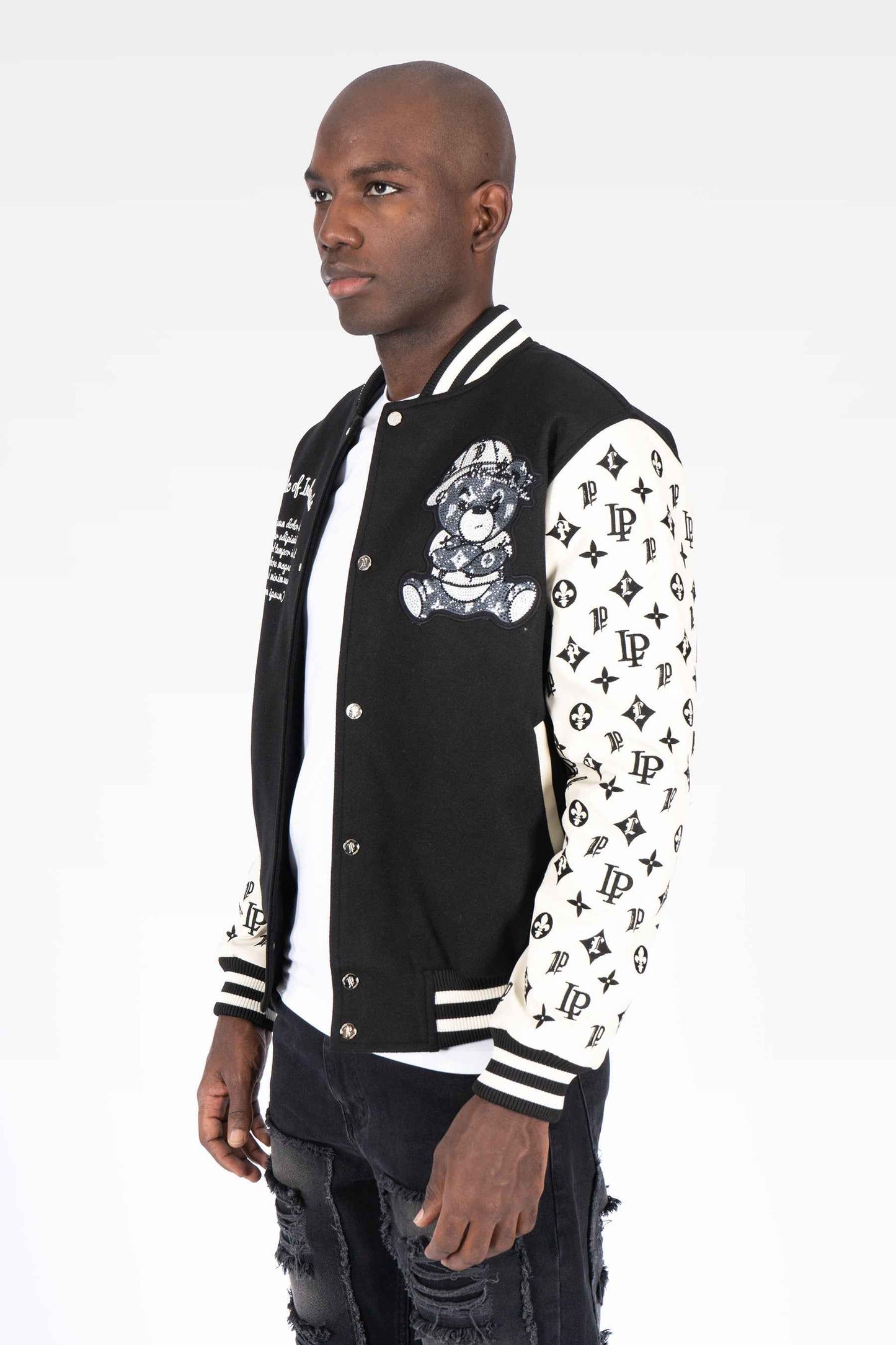 Chaqueta Universitaria Negra y Crema con Monograma y Diseño de Osito Gánster