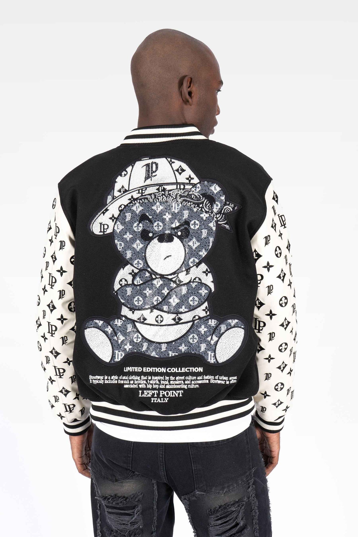 Chaqueta Universitaria Negra y Crema con Monograma y Diseño de Osito Gánster