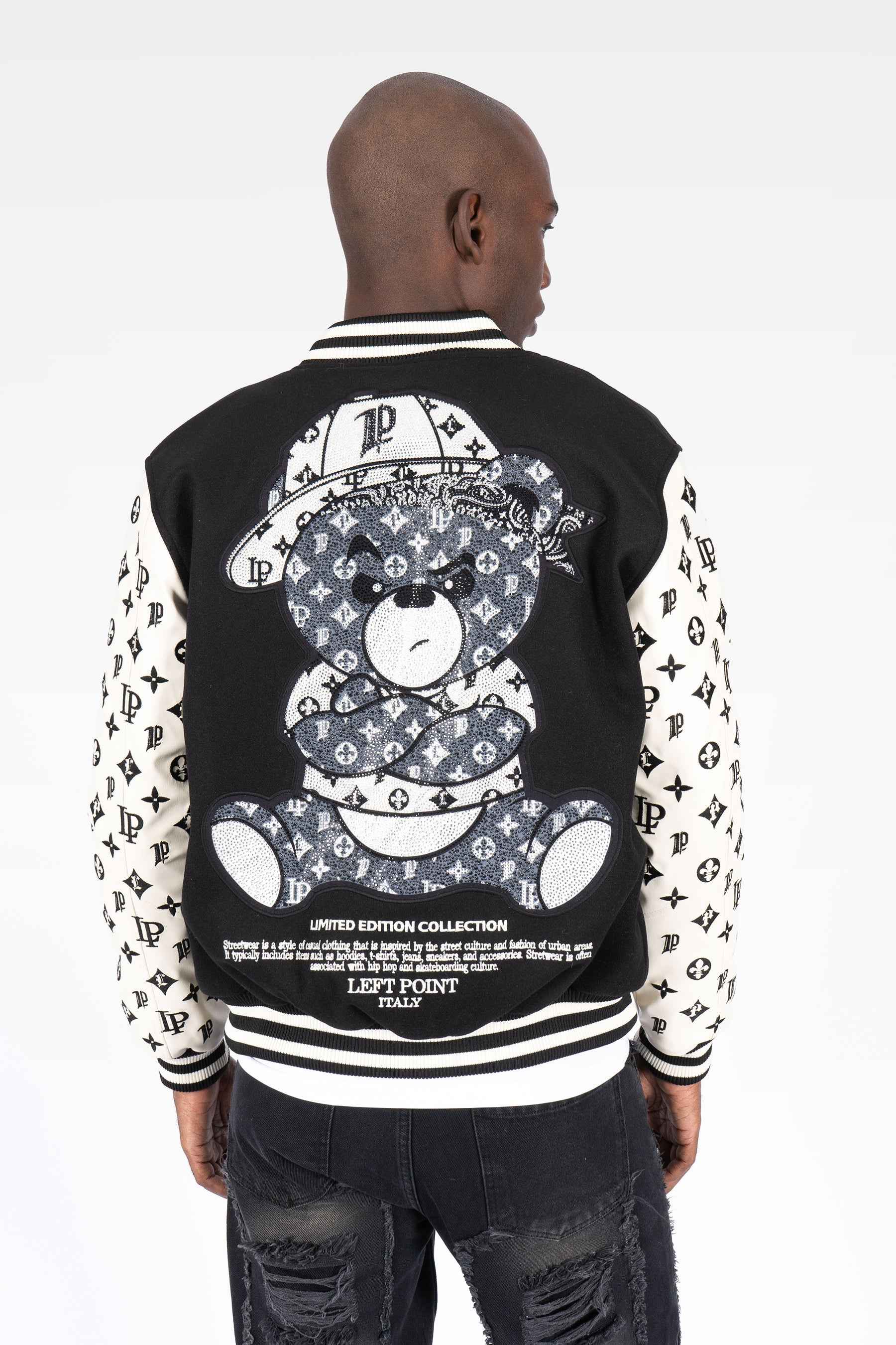 Chaqueta Universitaria Negra y Crema con Monograma y Diseño de Osito Gánster
