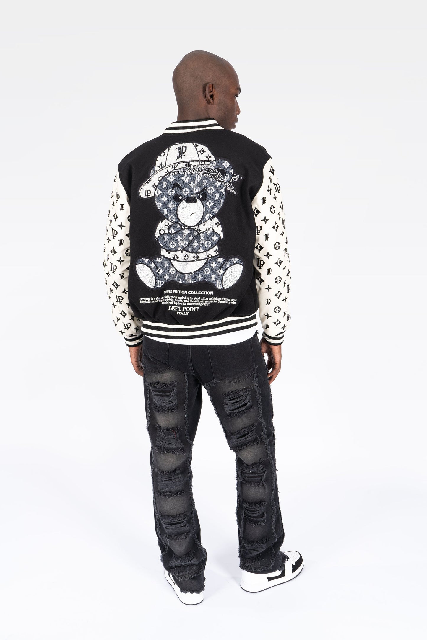 Chaqueta Universitaria Negra y Crema con Monograma y Diseño de Osito Gánster