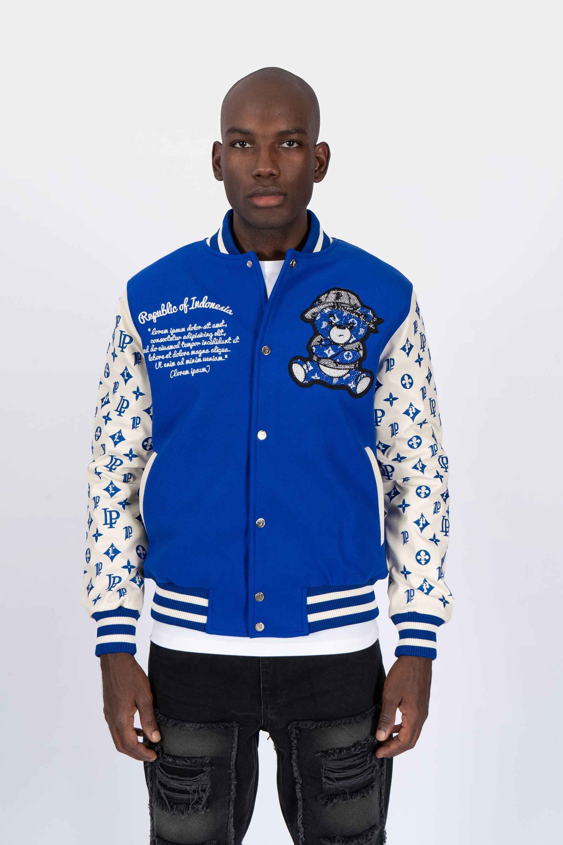 Chaqueta Universitaria Azul y Crema con Monograma y Diseño de Osito Gánster
