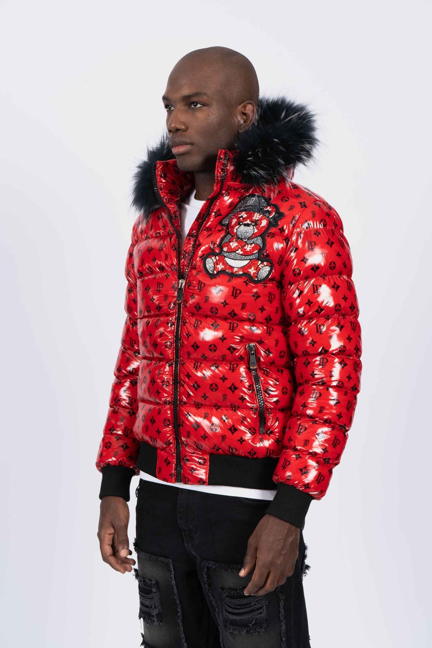 Chaqueta Plumífero Rojo Monograma con Capucha de Pelo y Diseño de Osito Gánster