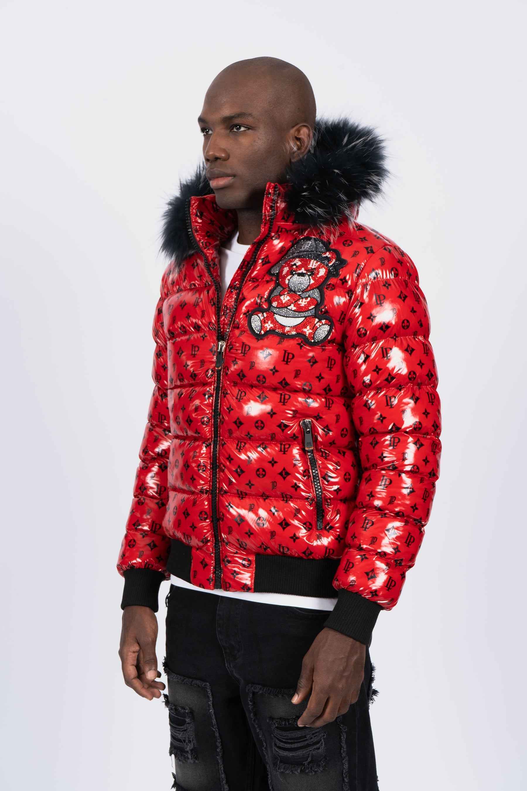 Chaqueta Plumífero Rojo Monograma con Capucha de Pelo y Diseño de Osito Gánster