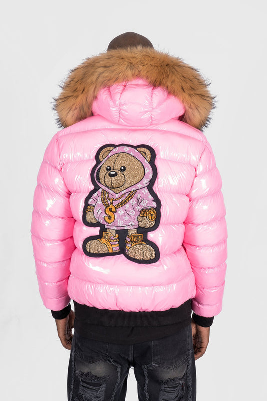 Espalda de la chaqueta Pirate Gang Paris rosa con osito gánster de pedrería, sudadera rosa y cadena dorada