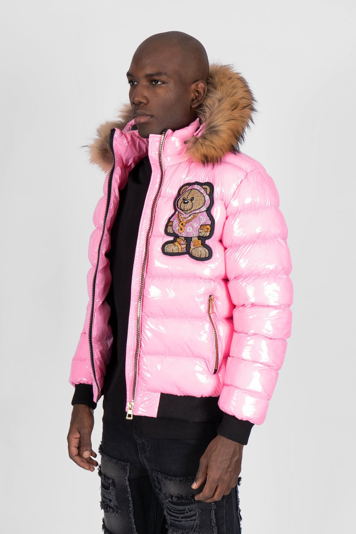 Chaqueta de invierno Pirate Gang Paris rosa con cremalleras doradas y capucha de pelo, vista lateral