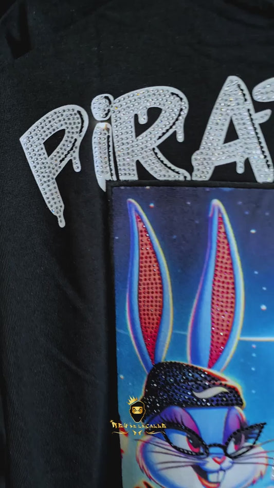 Camiseta Pirate Gang París Negra Terciopelo y Pedrería Brillante Bugs Bunny Lola Bunny