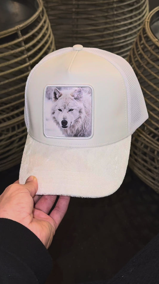 Gorra Trucker Premium "Ártico" – Edición Especial Lobo Blanco