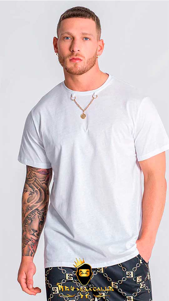Camiseta con cadena blanca